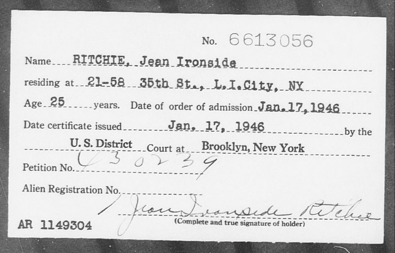 Imagem de referência de Jean Ritchie, descrito nos dados abertos como cantora e compositora Norte-Americana
