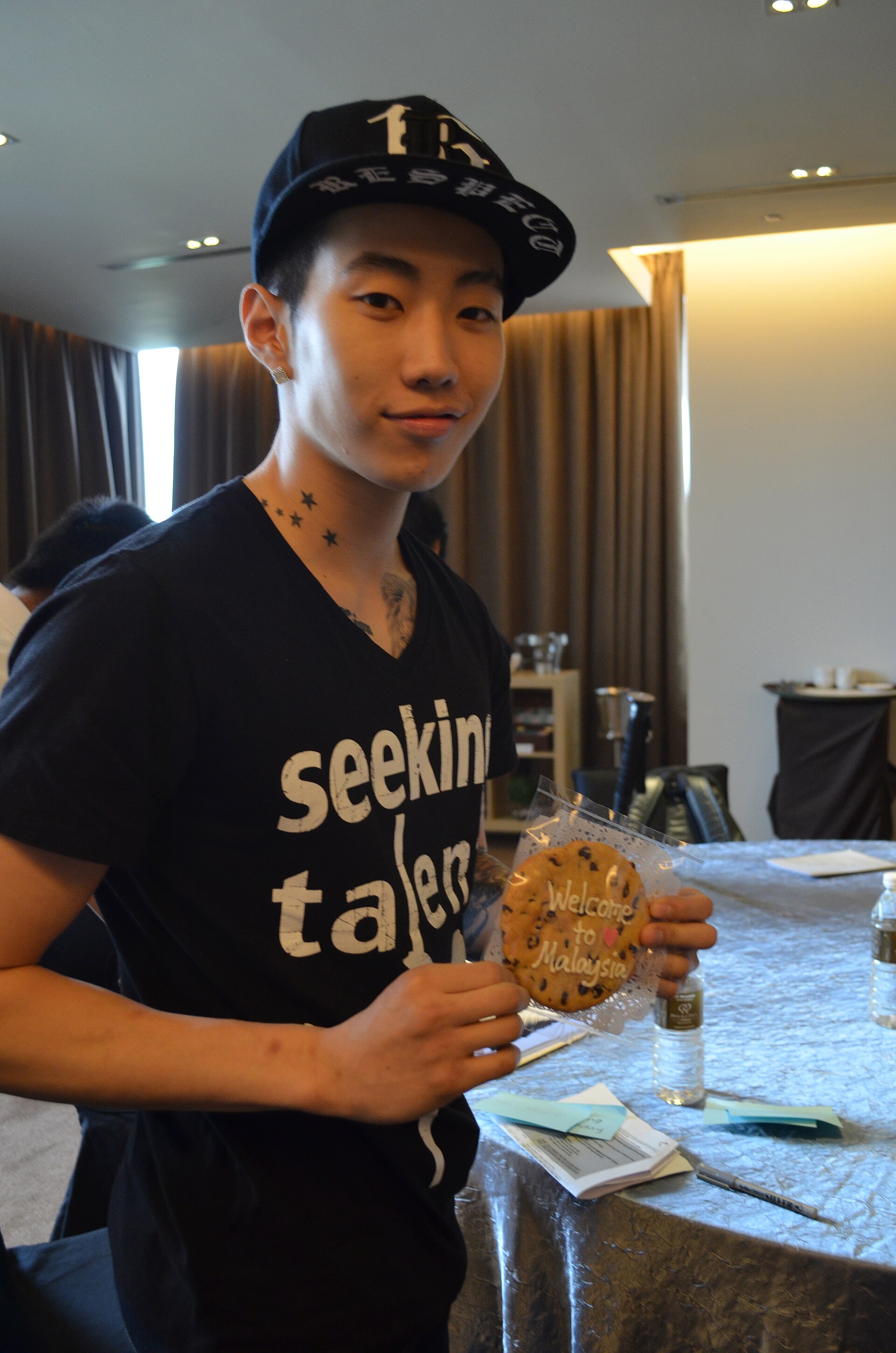 Imagem de referência de Jay Park, descrito nos dados abertos como dançarino, rapper e cantor coreano-americano