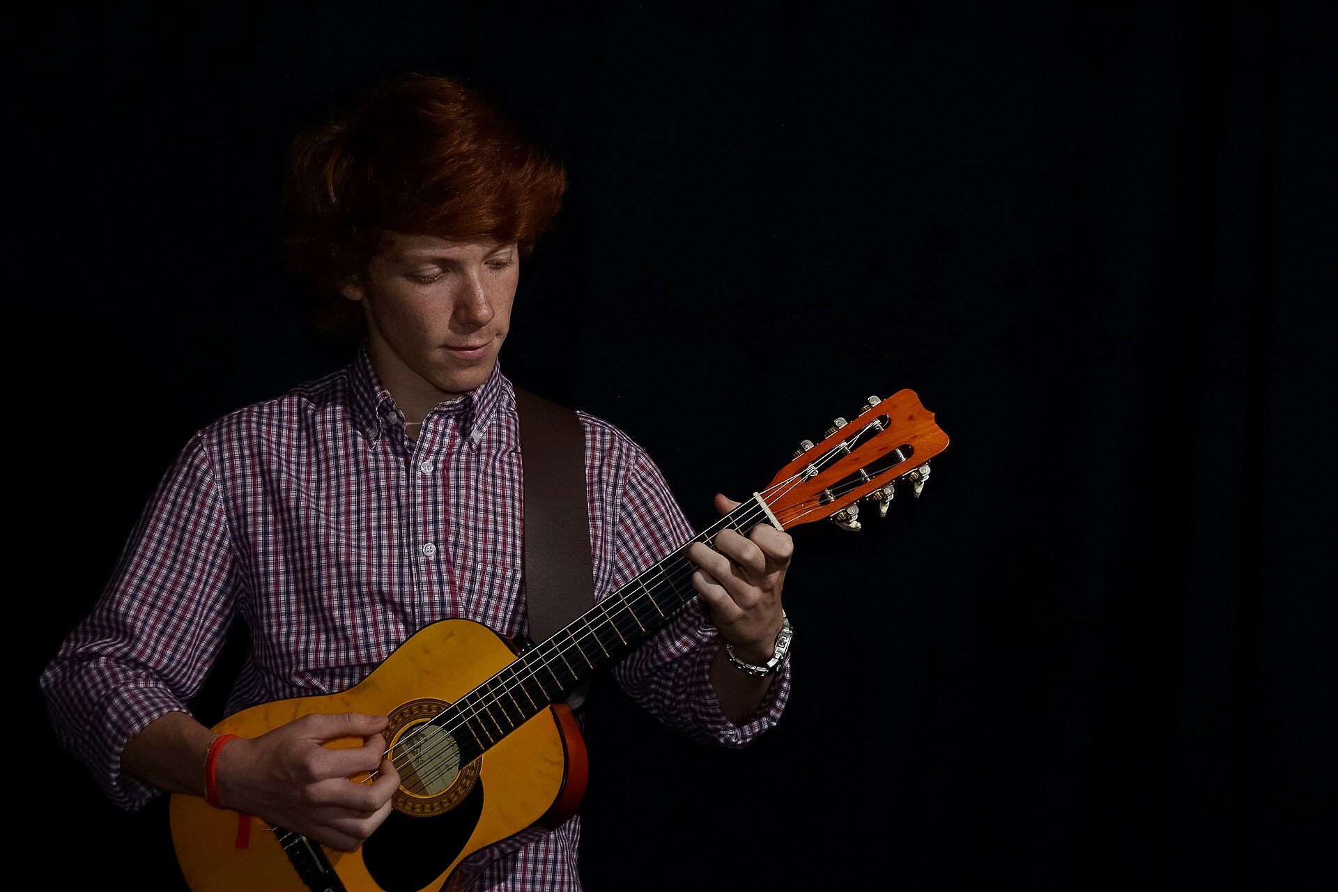 Imagem de referência de Tiago Abrantes, descrito nos dados abertos como compositor, Multi-instrumentista e Cantor Português