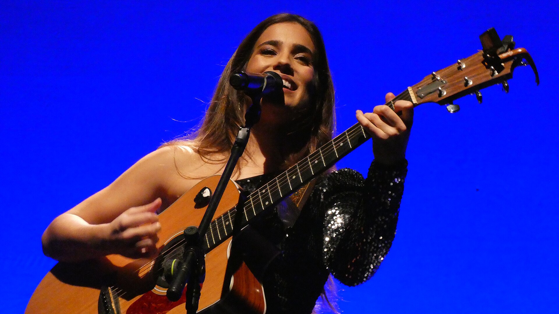 Imagem de referência de Julia Medina, descrito nos dados abertos como cantora espanhola