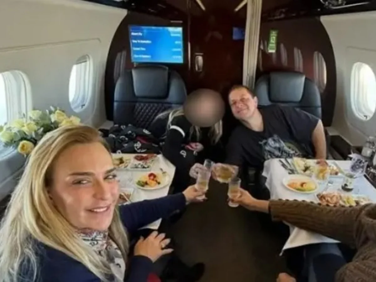 Lulinha aparece em foto com Roberta Luchsinger em jatinho de U$ 20 milhões
