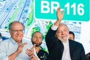 De tucano a chapa com Lula, Alckmin é reeleito vice-presidente do Brasil