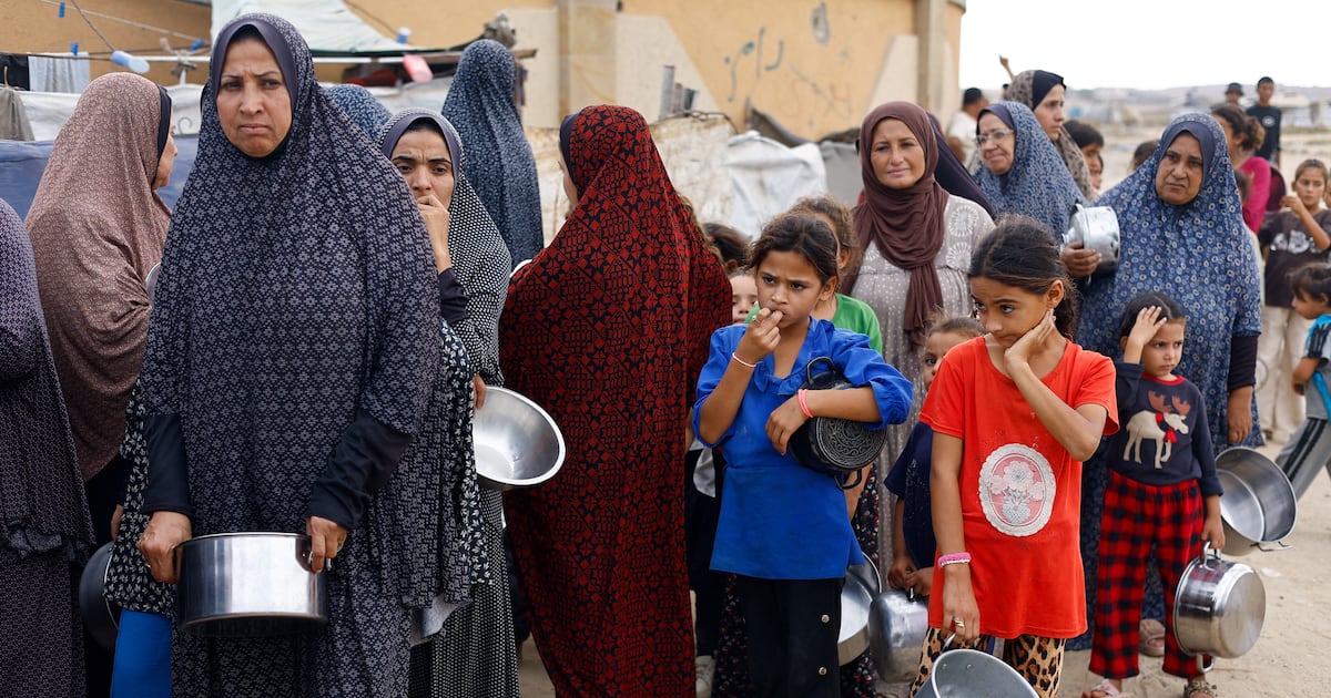 O Programa Mundial de Alimentos reduz ajuda para 500.000 palestinos na Faixa de Gaza