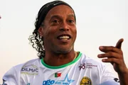 Ravenna lança cards, abre loja e espalha outdoors de Ronaldinho pela Itália - imagem 3