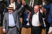 De tucano a chapa com Lula, Alckmin é reeleito vice-presidente do Brasil