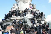 Trump diz que França deve fechar fronteiras e volta a culpar imigrantes