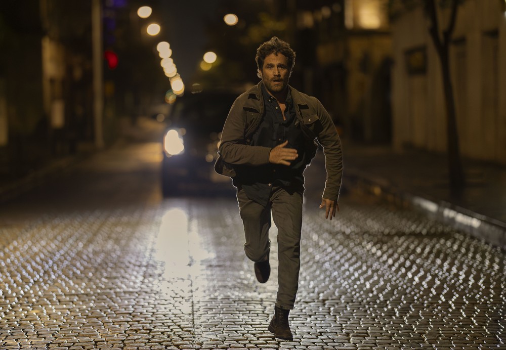 Dentro do Círculo está disponível dublado em português na Netflix — Foto: Divulgação/Netflix