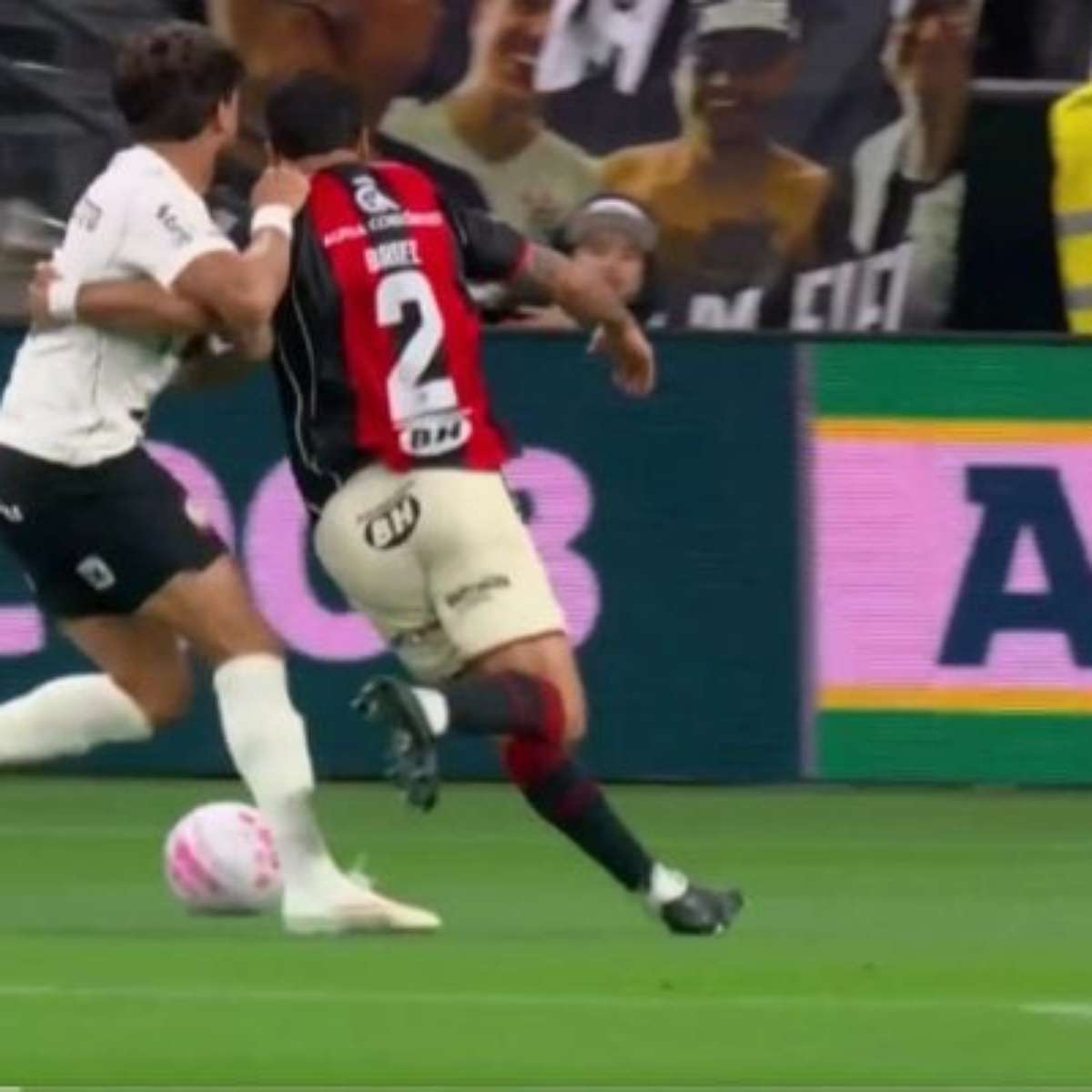 Corinthians empata com o Vitória e segue ameaçado na tabela