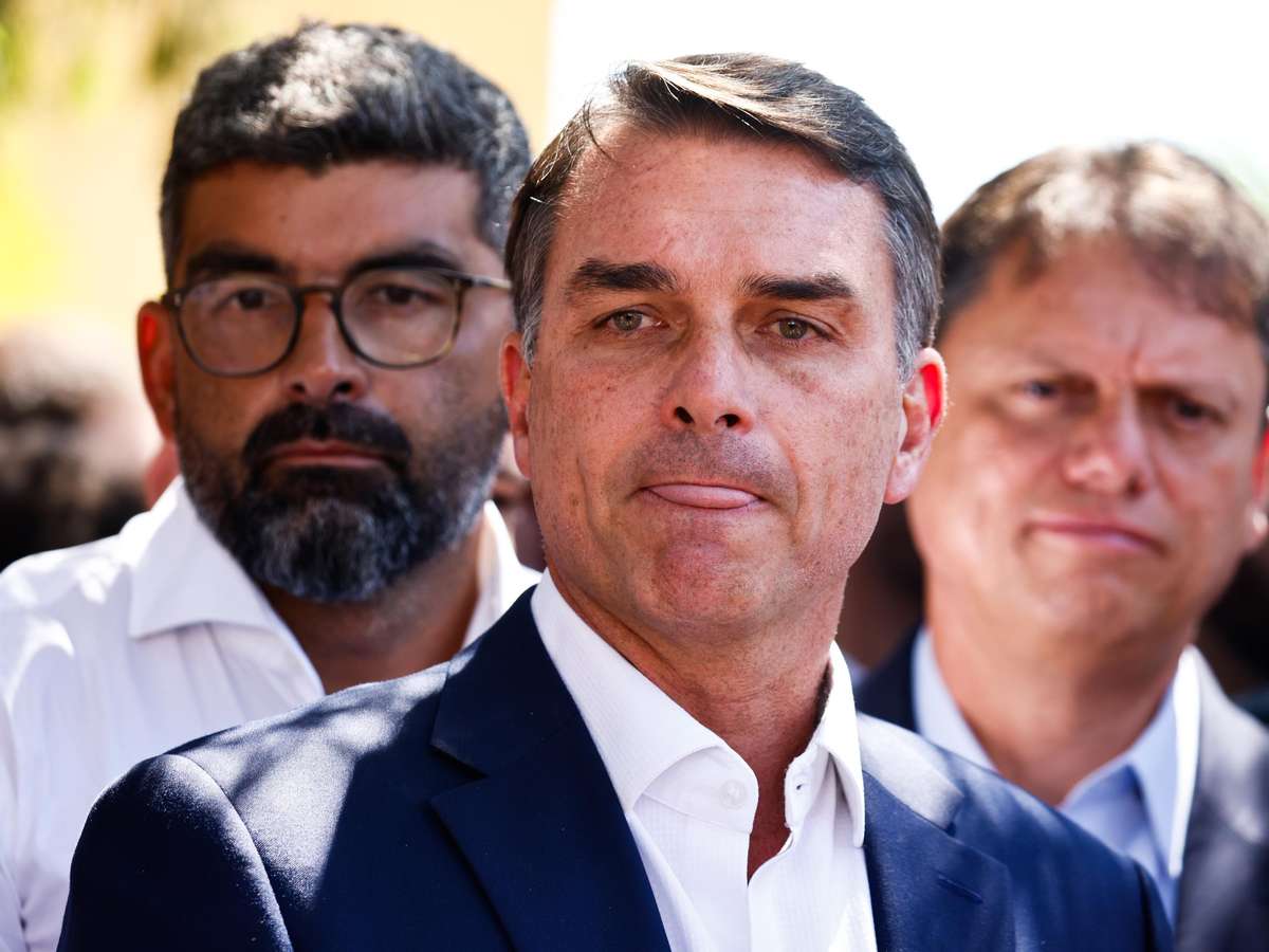 Coligação de Lula aciona o TSE contra uso de criptomoedas em troca de propagandas para Flávio Bolsonaro