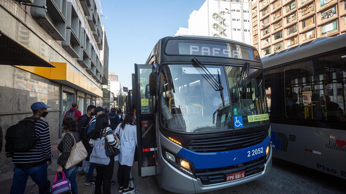Greve de motoristas de ônibus da antiga Transwolff paralisa 34 linhas na zona sul de SP