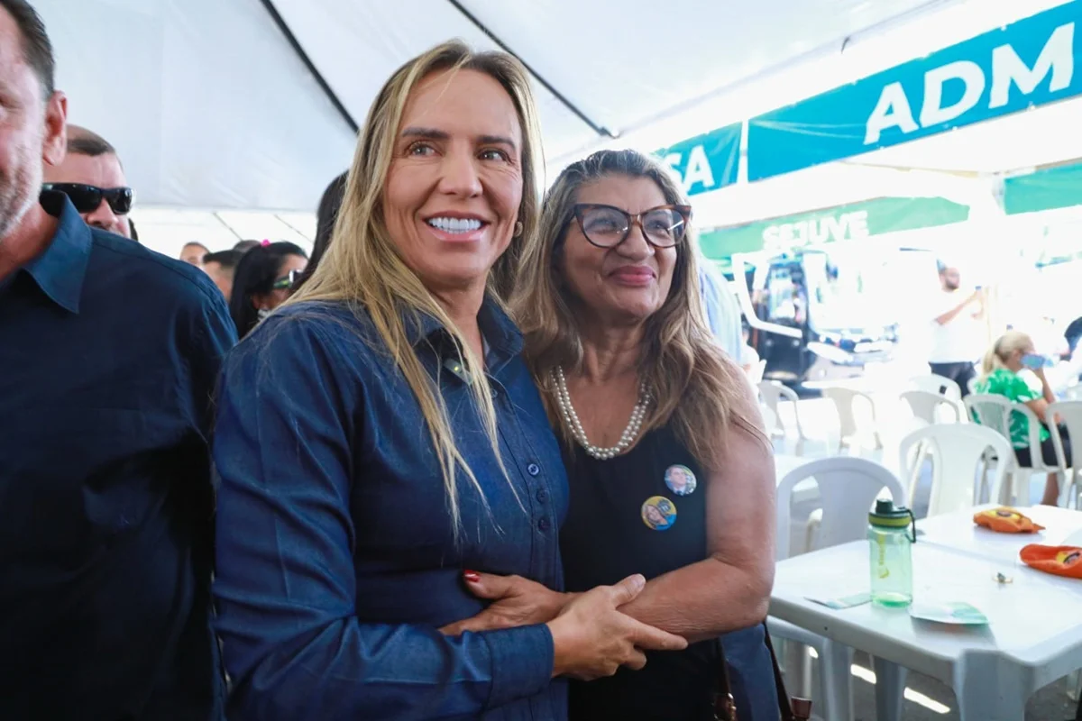Celina Leão durante o GDF na Sua Porta no Riacho Fundo I