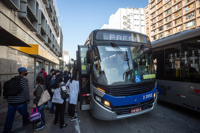 Greve de motoristas de ônibus da antiga Transwolff paralisa 34 linhas na zona sul de SP