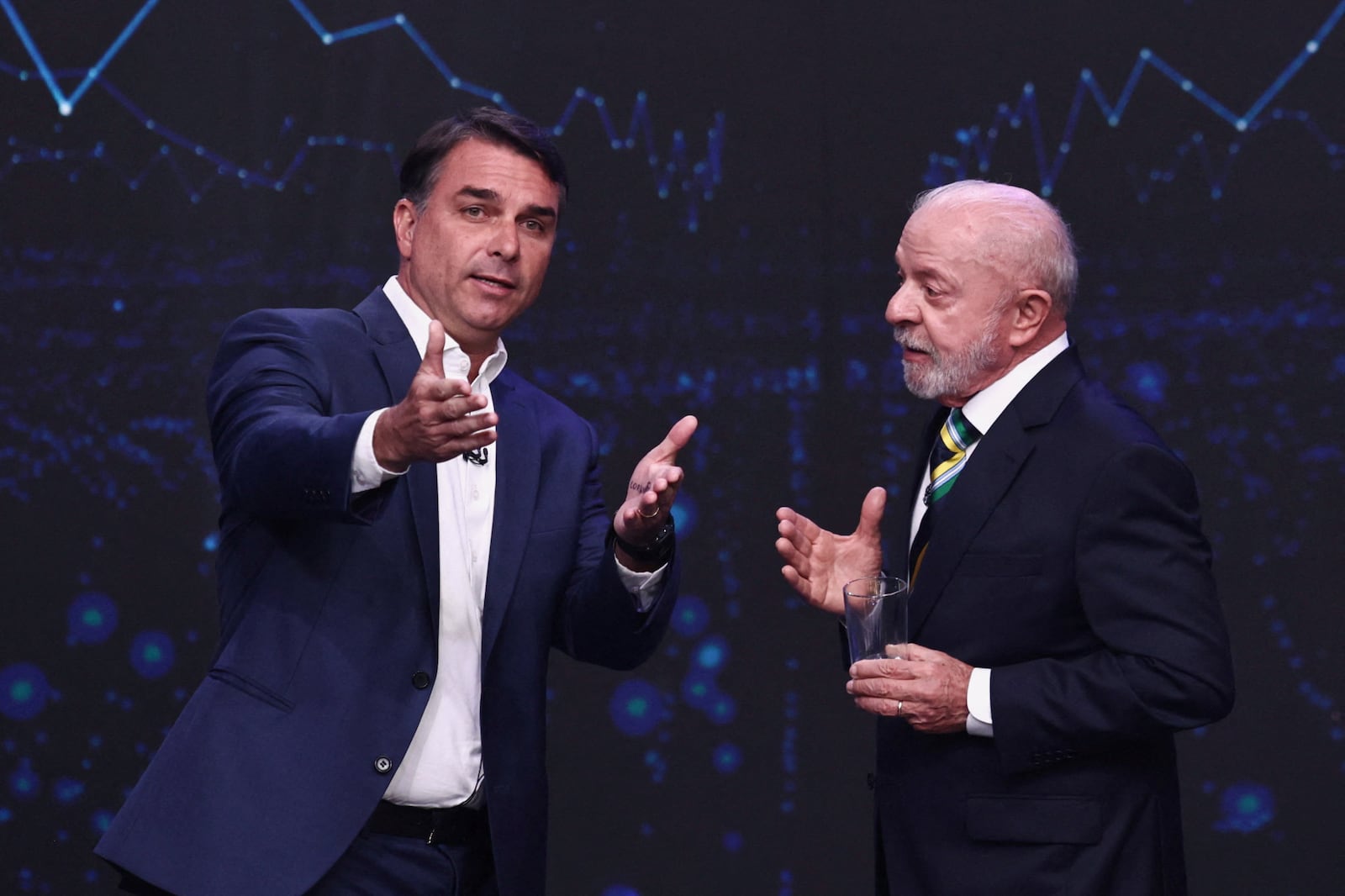 Flávio Bolsonaro e Luiz Inácio Lula da Silva durante debate Jean Carniel/Reuters - 18.10.2026