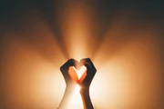 Endometriose: 4 posições sexuais para amenizar dores durante a transa