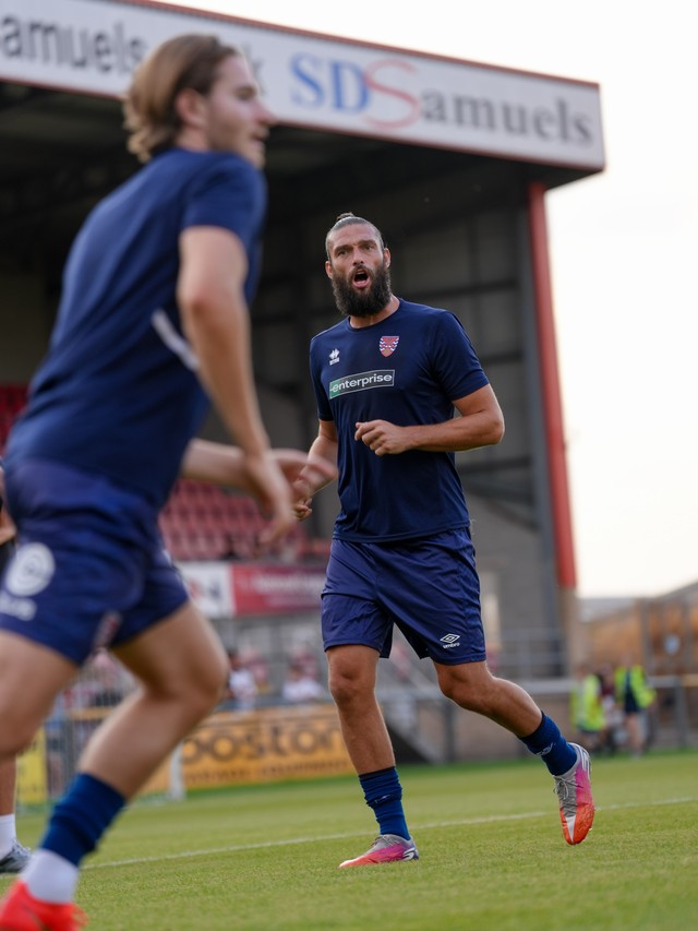 Ex-jogador da seleção inglesa, Andy Carroll revela nome de famoso que abusou sexualmente dele