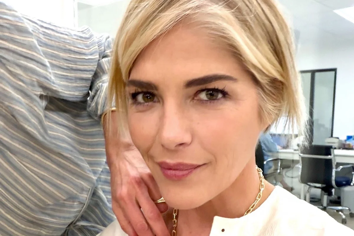 Ataque de Selma Blair foi causado por falta de remédio e "confusão mental" - Metrópoles