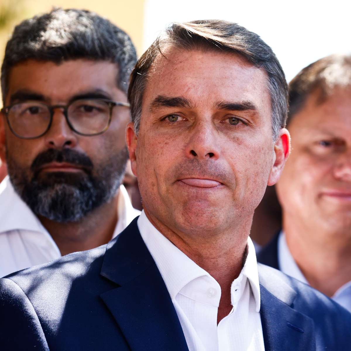 Coligação de Lula aciona o TSE contra uso de criptomoedas em troca de propagandas para Flávio Bolsonaro
