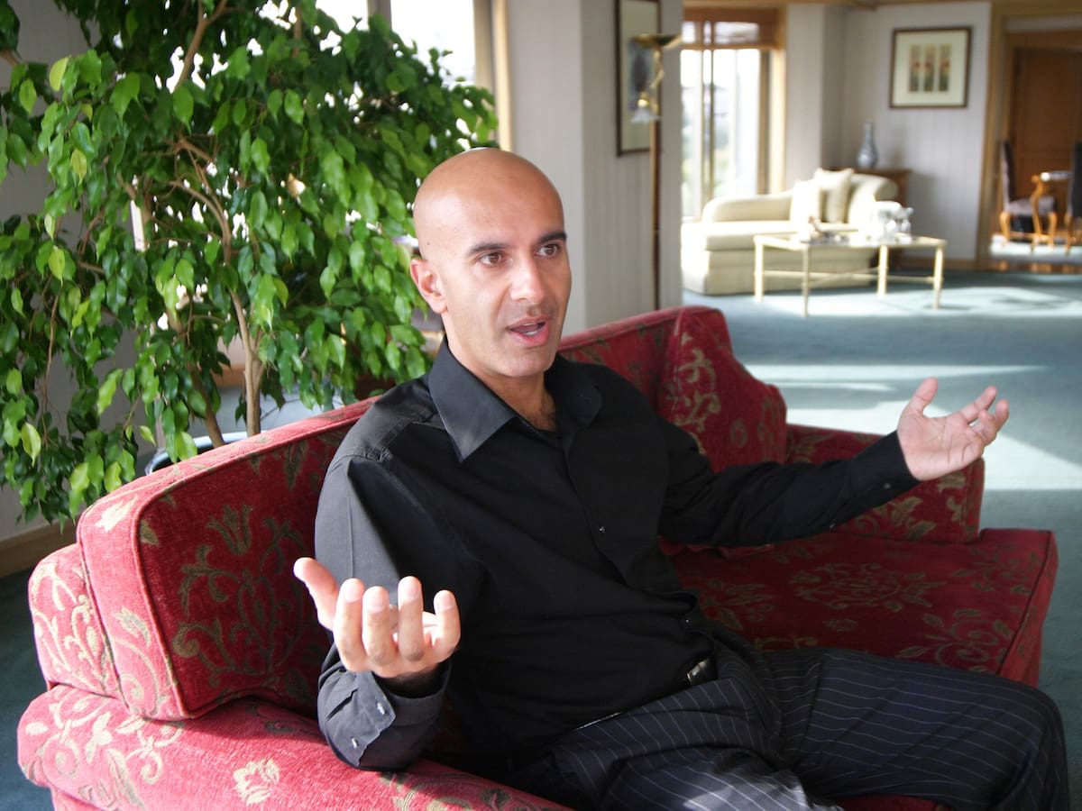 Robin Sharma, escritor canadiense: "Aprendemos del amor propio en la dificultad"