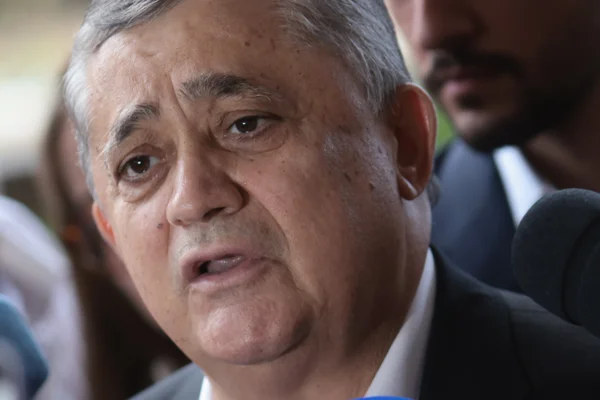Guimarães diz que Flávio Bolsonaro "fez o L" ao apoiar fim da escala 6x1