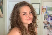 Imagem da matéria: Lua Blanco: foto de reencontro do elenco de Rebelde em velório comove fãs