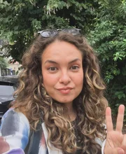 Imagem da matéria: Lua Blanco: foto de reencontro do elenco de Rebelde em velório comove fãs