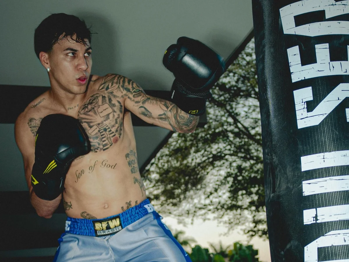Kaio Jorge treina boxe em mês de clássico mineiro e agita as redes sociais