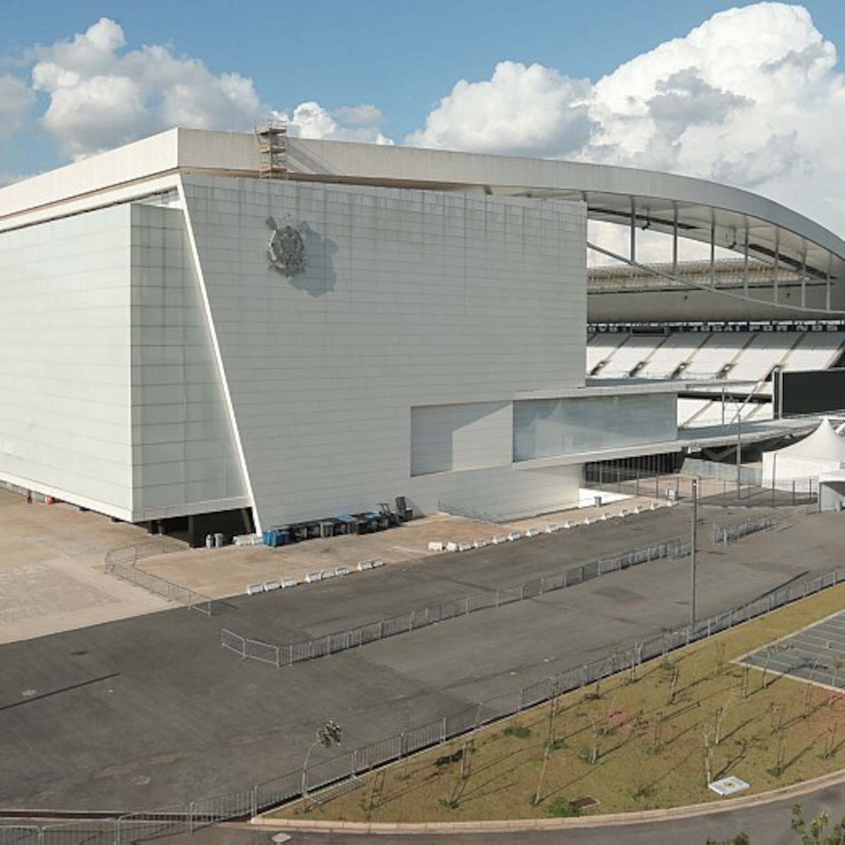 Corinthians e Caixa assinam termo de confidencialidade em reunião com Boulos e avançam por acordo