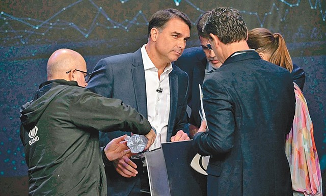 Da irritação de Sidônio com Flávio à camisa 'eu prendi o Lula' de Deltan: os detalhes do debate da Band que você não viu