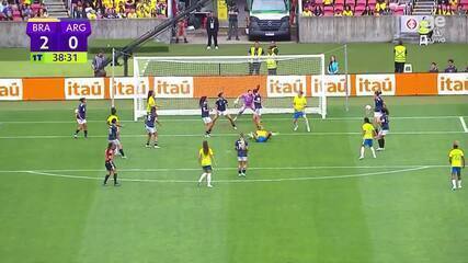 GOL DE BICICLETA! Aos 38 min do 1º tempo, Geyse marca o segundo pro Brasil