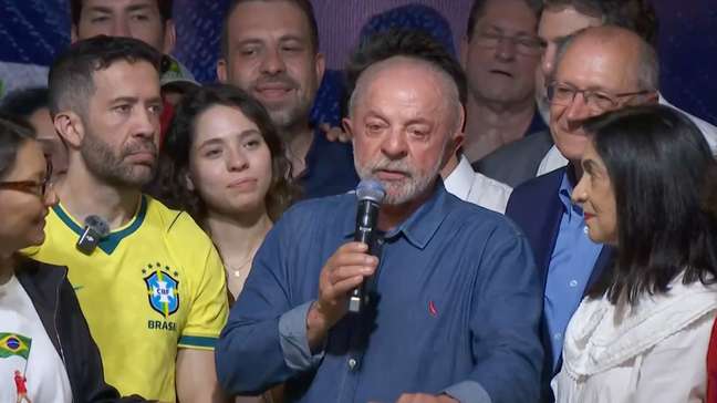 Reeleito, Lula enfrenta mercado arisco e Congresso resistente a impostos