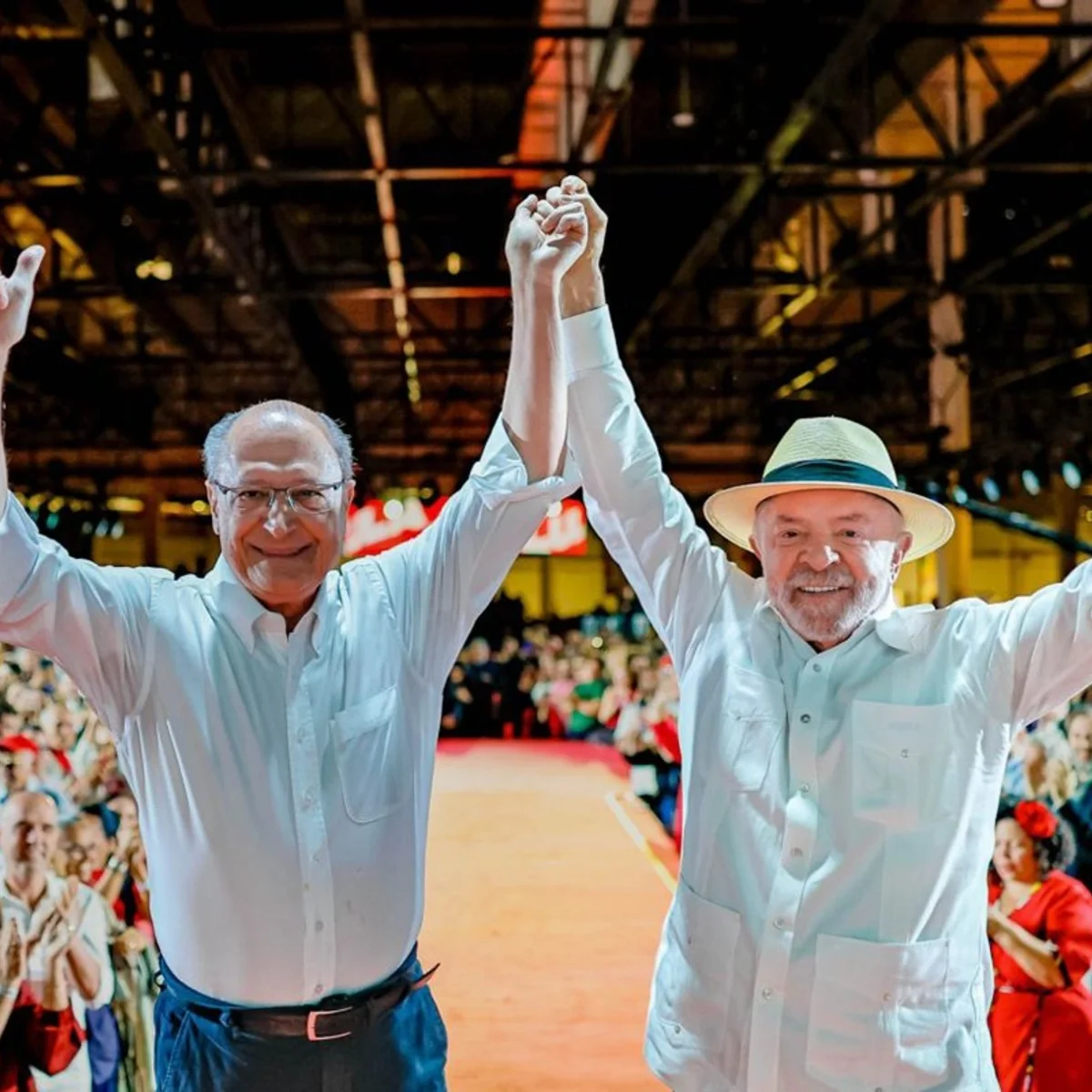 De tucano a chapa com Lula, Alckmin é reeleito vice-presidente do Brasil