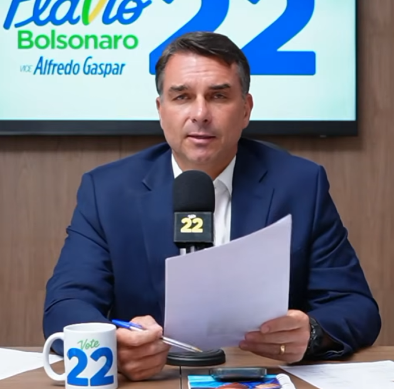 Flávio cita 50 senadores para pressionar Moraes após ordem de prisão contra Eduardo Bolsonaro