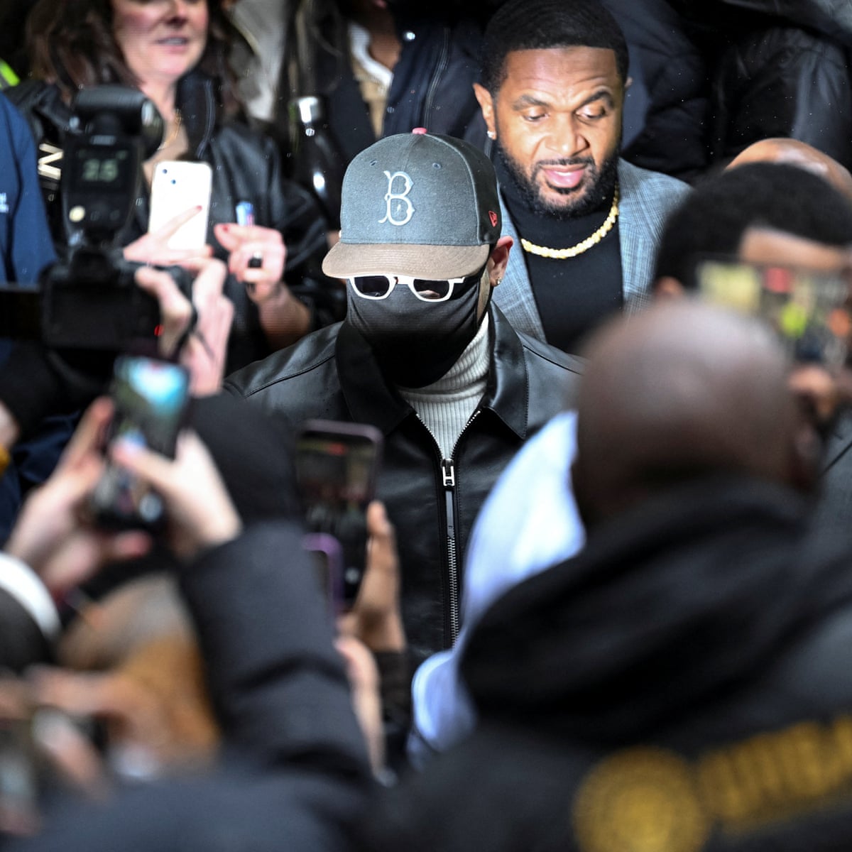 Chris Brown recebe pena suspensa por ataque com garrafa em clube de Londres