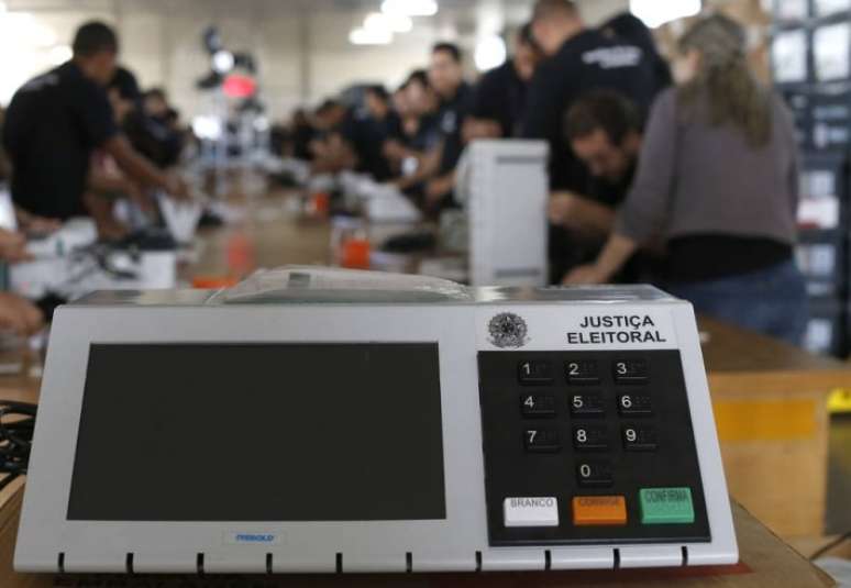 Eleições 2026: cerca de 1 milhão de brasileiros que moram no exterior vão poder votar para presidente