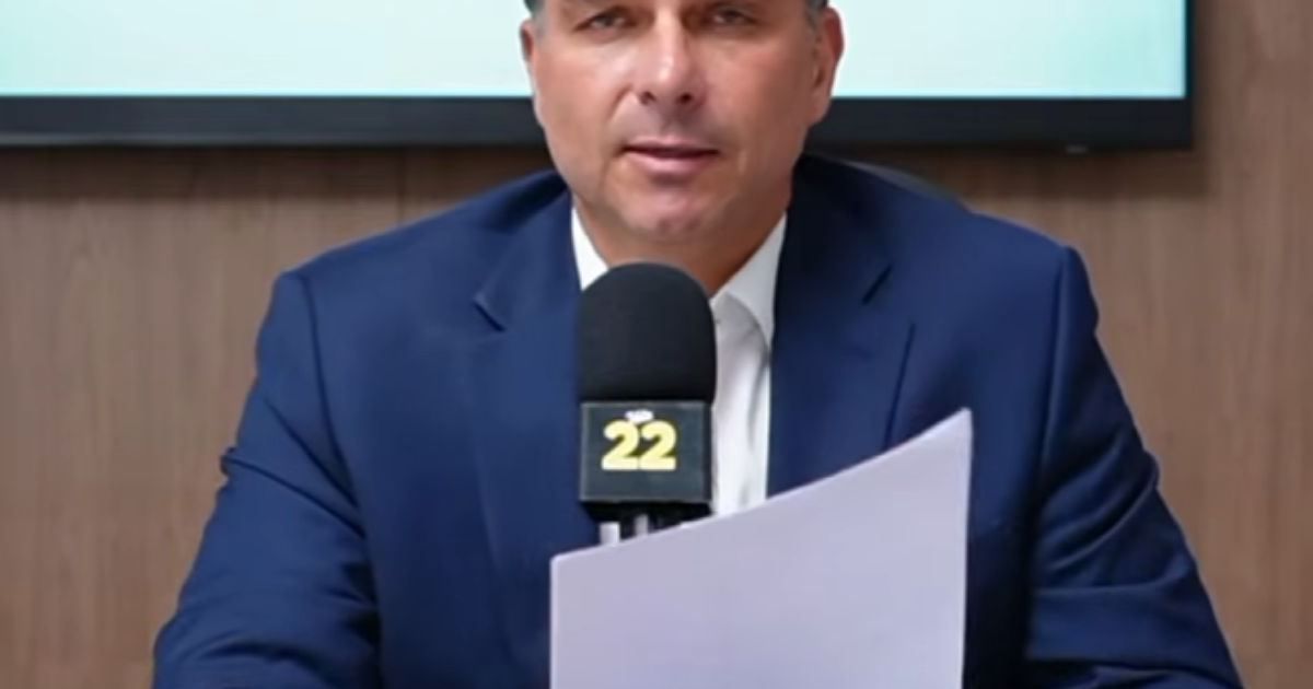 Flávio cita 50 senadores para pressionar Moraes após ordem de prisão contra Eduardo Bolsonaro
