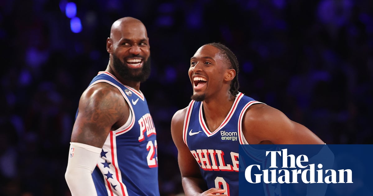 'Dia de notícias lentas no escritório': LeBron James faz careta diante do ataque de Trump ao hino nacional