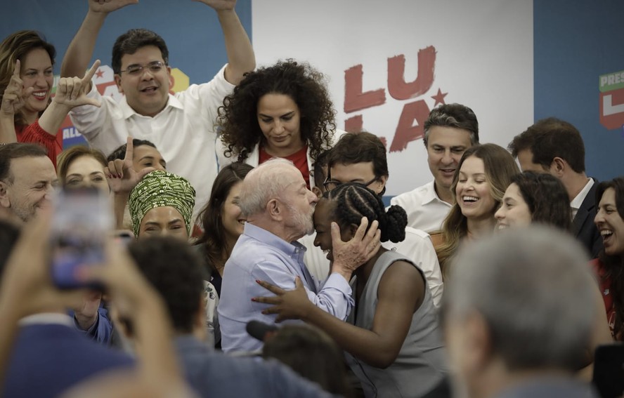 Reunião de Lula com jovens eleitos redefine nova fase digital da campanha e expõe contraste de gerações