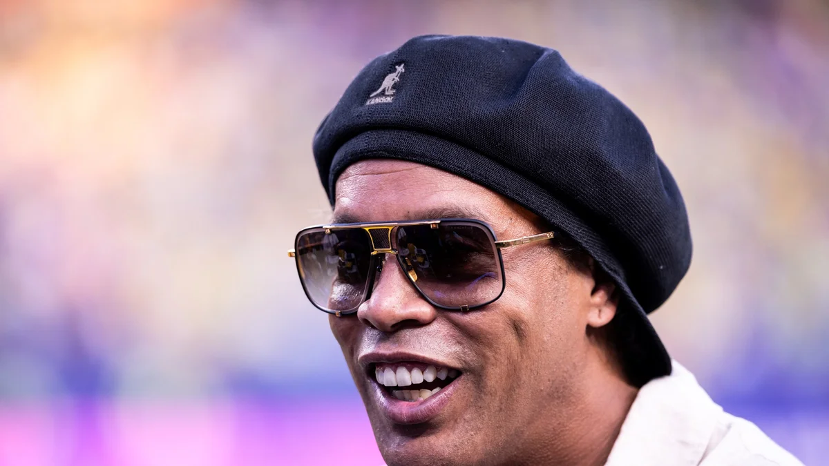 Ravenna lança cards, abre loja e espalha outdoors de Ronaldinho pela Itália