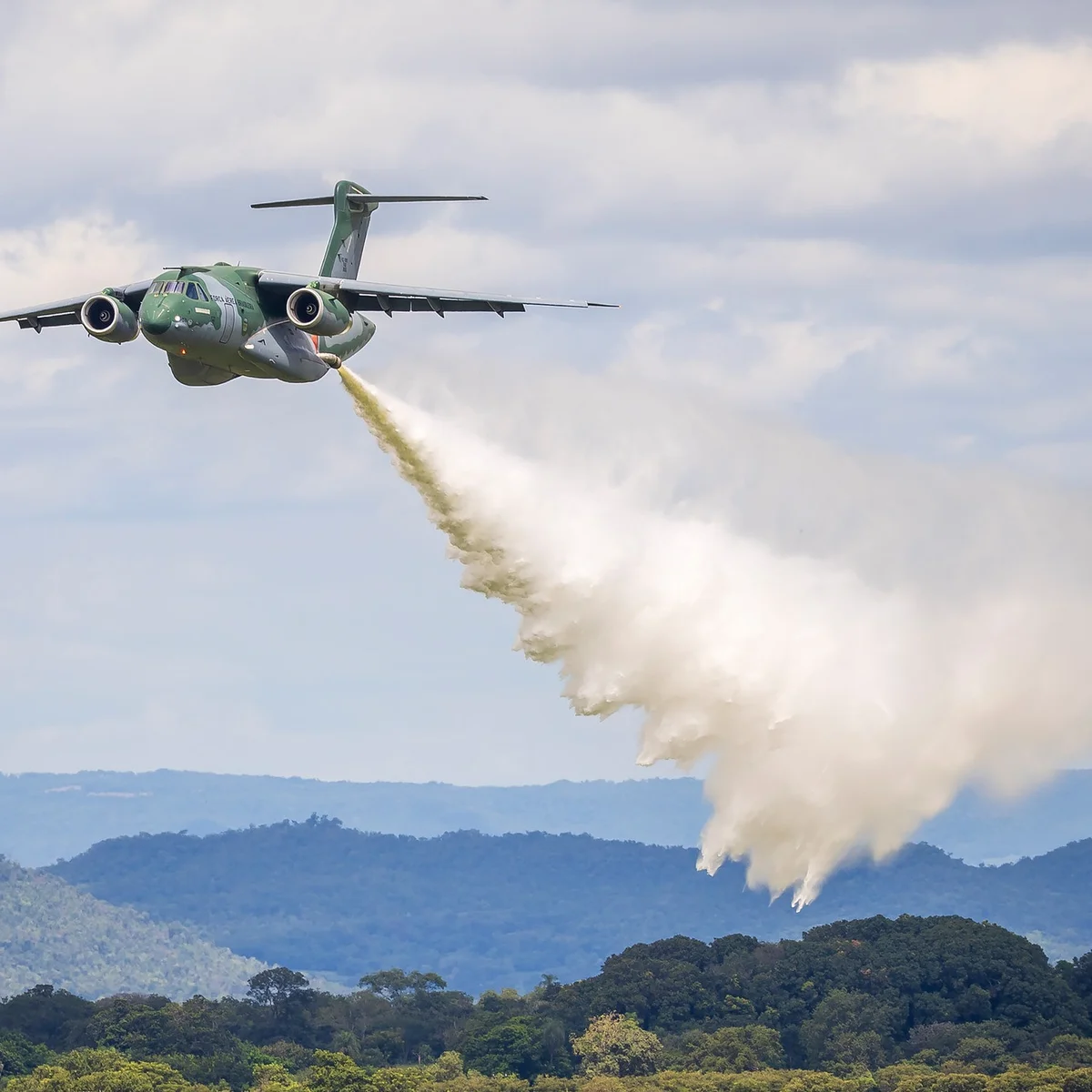 FAB envia reforço aéreo para combater queimadas no Amazonas
