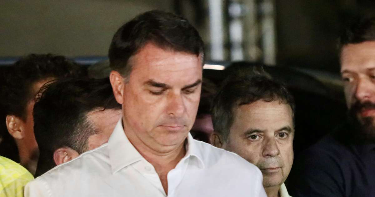 TSE desmente Flávio Bolsonaro e afirma que fiscais do PL não foram retirados de sala-cofre