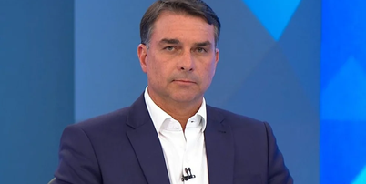 Fl&aacute;vio Bolsonaro desiste de debate com Lula na Band e emissora anuncia o que far&aacute; Foto: Mais Novela