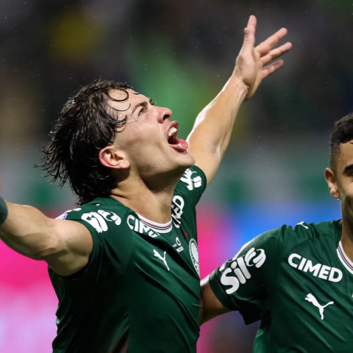 Com dois gols de Giay, Palmeiras atropela Corinthians pelo Brasileirão