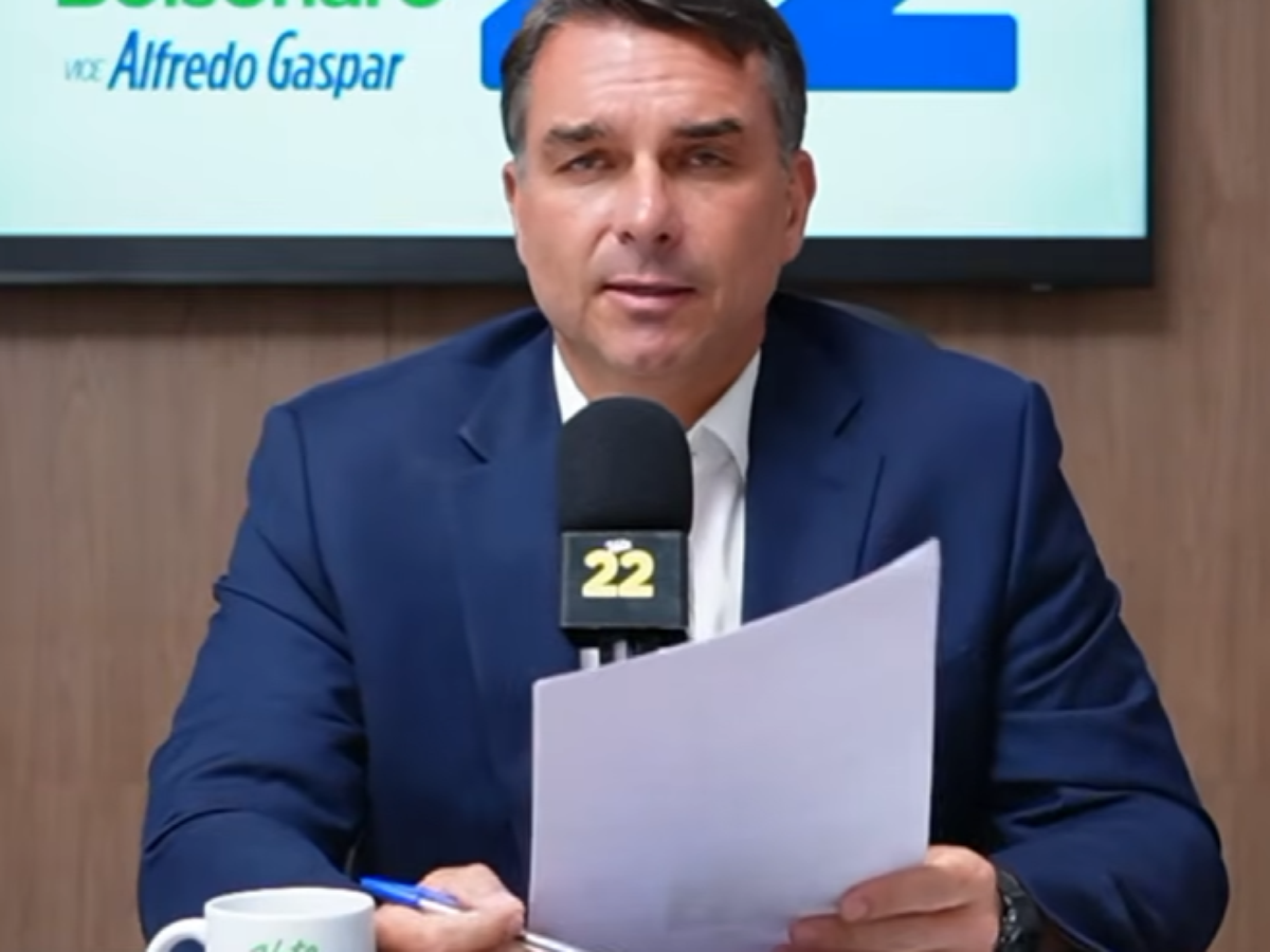 Flávio cita 50 senadores para pressionar Moraes após ordem de prisão contra Eduardo Bolsonaro