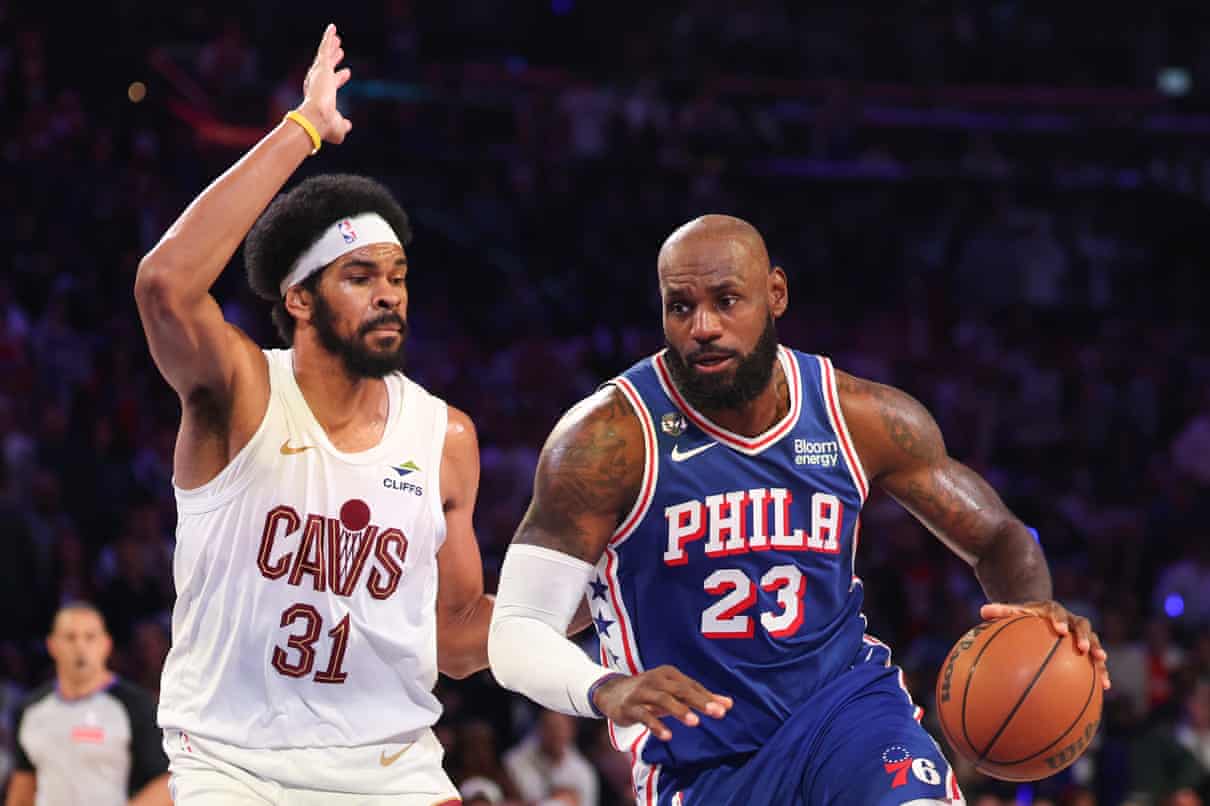 'Dia de notícias lentas no escritório': LeBron James faz careta diante do ataque de Trump ao hino nacional