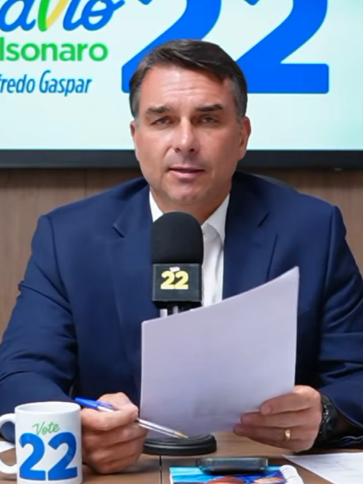 Flávio cita 50 senadores para pressionar Moraes após ordem de prisão contra Eduardo Bolsonaro