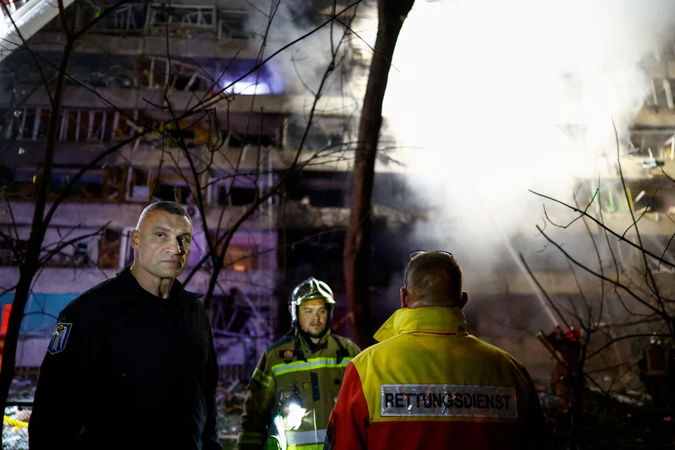Ataques russos matam uma pessoa e atingem instalações energéticas em Kiev, diz o prefeito