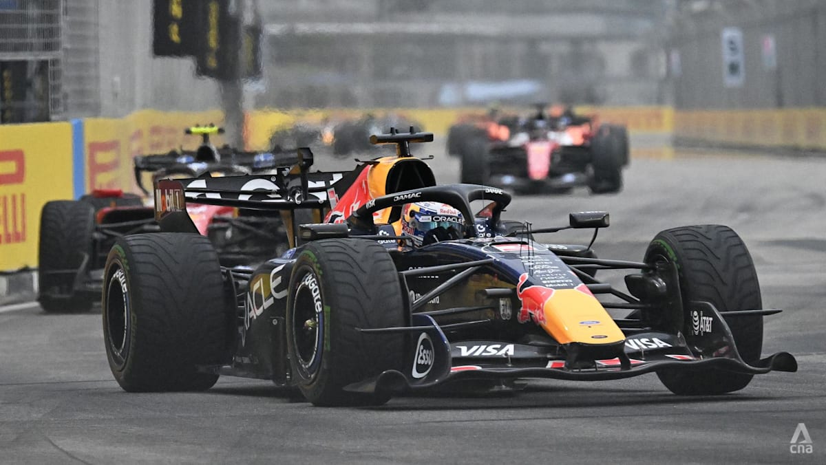 Corrida de motor - Verstappen vence o sprint de Singapura após início caótico em condições molhadas