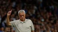 Jose Mourinho Menolak Bicara kepada Media Usai Vinicius Junior Dikartu Merah saat Real Madrid Kalahkan Villarreal