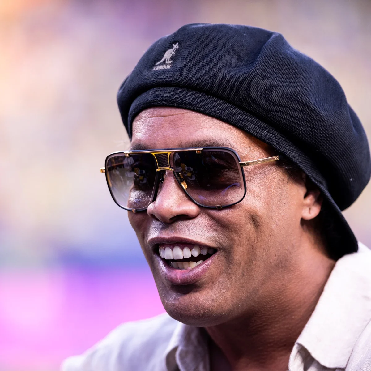 Ravenna lança cards, abre loja e espalha outdoors de Ronaldinho pela Itália
