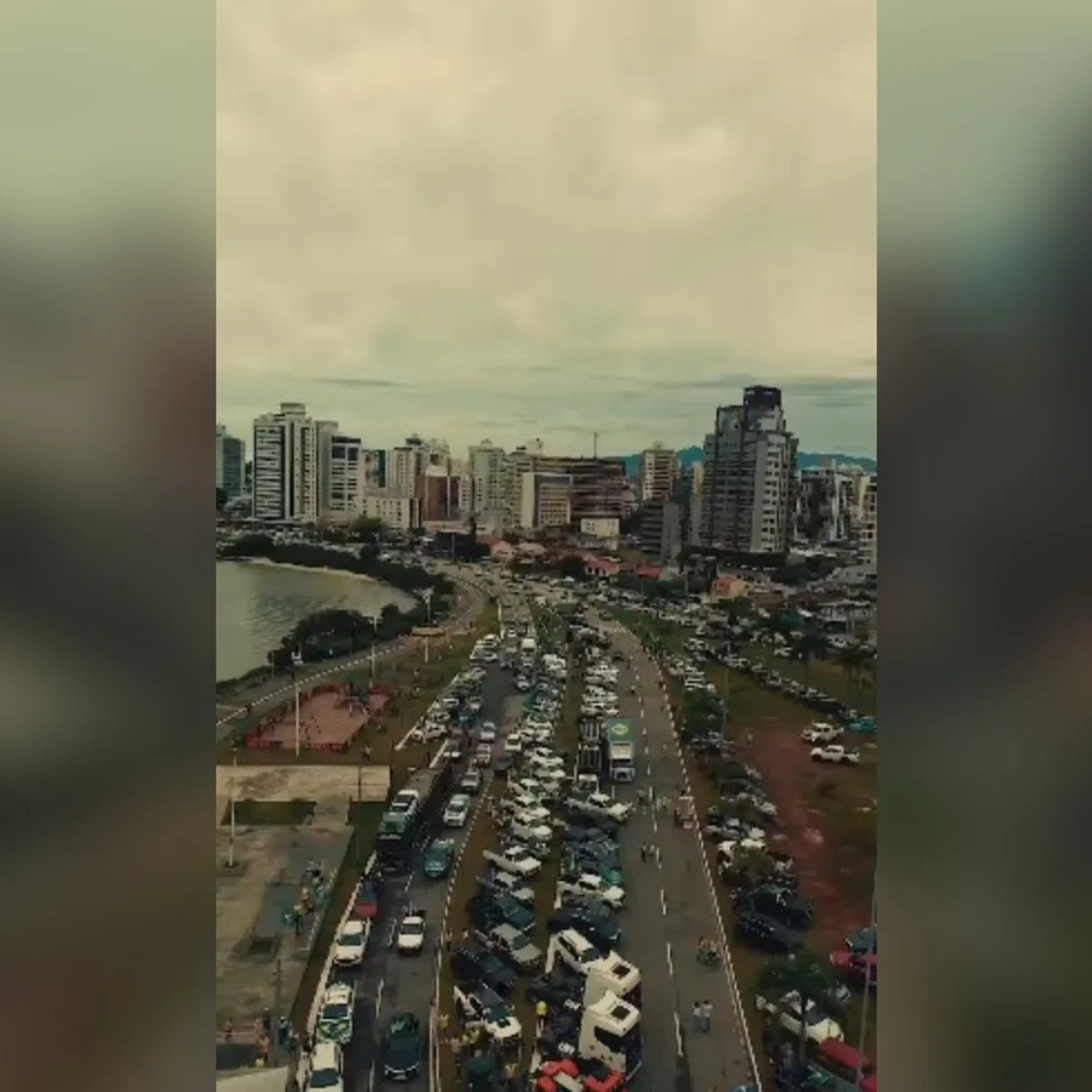 Apoiadores de Flávio Bolsonaro organizam “caminhonetaço” em Florianópolis